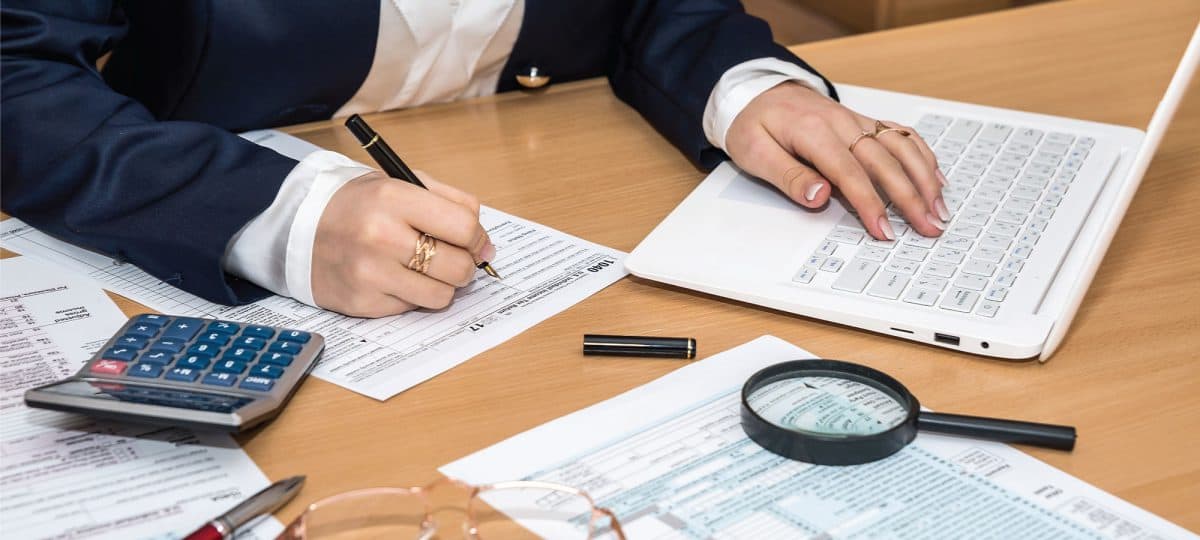 Perbedaan PPh 21 dan 23 yang Harus Anda Ketahui